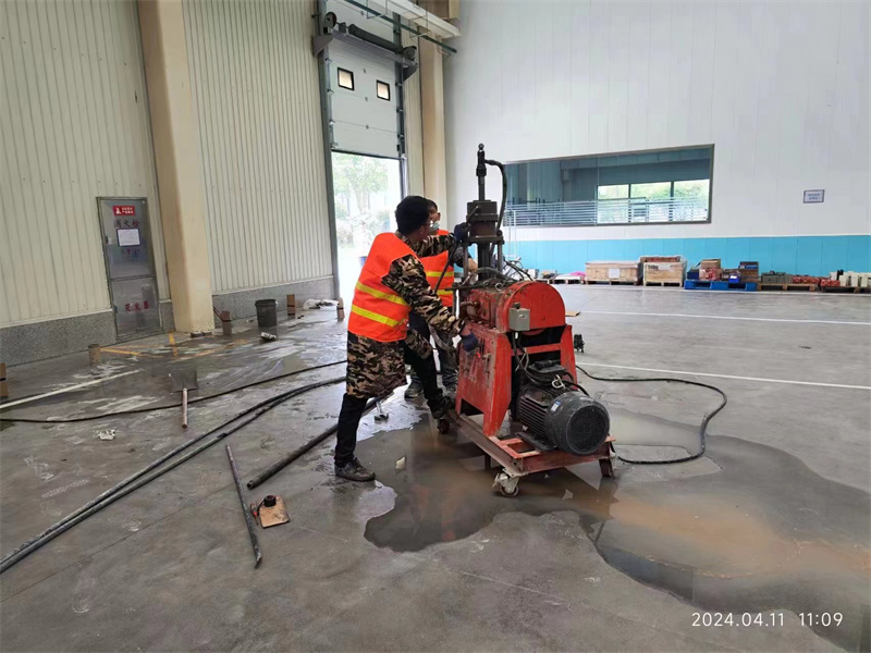 涧西厂房地面下沉塌陷注浆加固施工